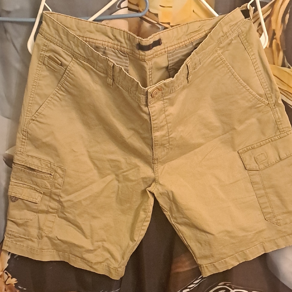 Men's Tan Cargo Shorts